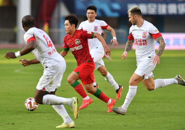 V体育平台-【中超】黄紫昌破门田玉达扳平 河南1比1战平亚泰
